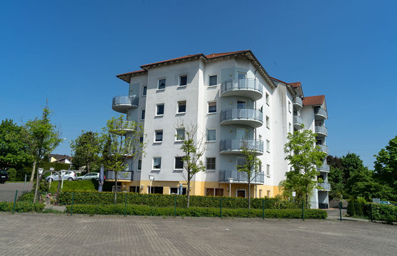 Mehrfamilienhaus
