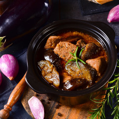 Eggplant Casserole - (Melitzanes Me Kreas Sti Katsarola)