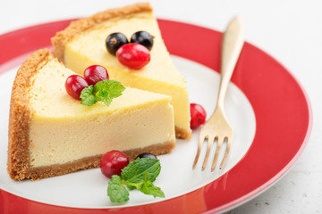 Classic cheesecake with fresh berries.