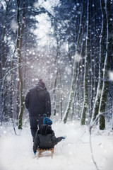 Chłopiec na sankach © Joanna