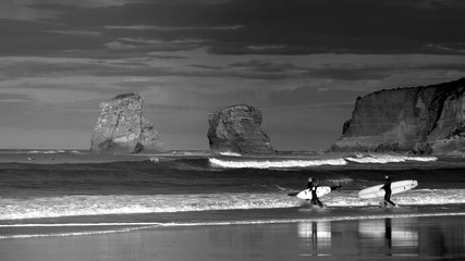 surf sur la plage d'hendaye, pays basque