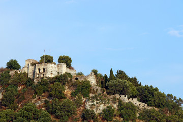 Fototapeta premium old ruined fortress on hill Parga Greece landscape