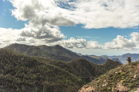 Landschaft mit Wald und Gebirge in Gran Canaria