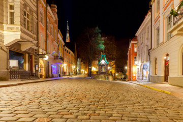 Obraz premium Tallinn. Old medieval street.