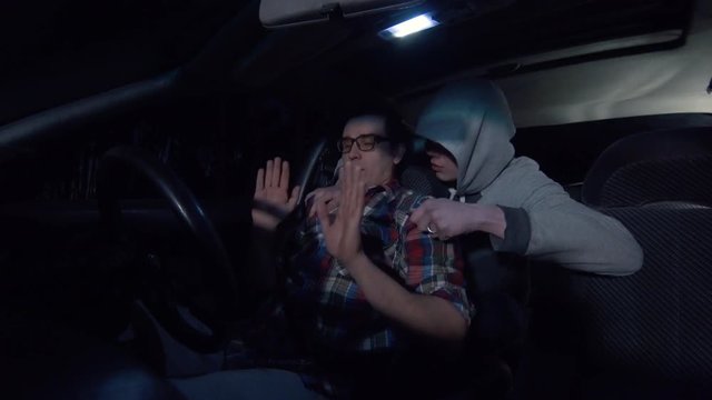 assault on a taxi driver, robbery with a knife at night