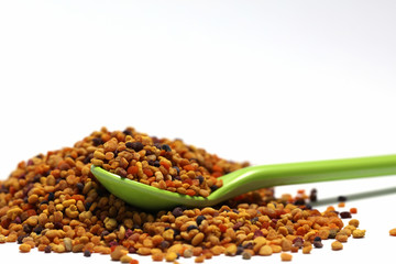Blütenpollen Propolis mit Löffel