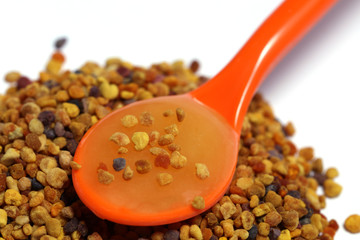 Blütenpollen Propolis mit Löffel