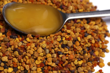 Blütenpollen Propolis mit Löffel