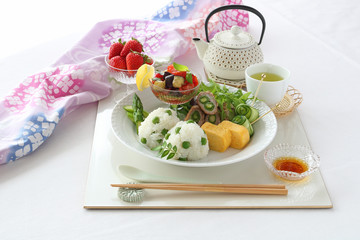 豆ご飯おにぎりのワンプレート