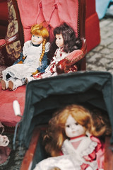 Bambole Antiche di Porcellana su Passeggina