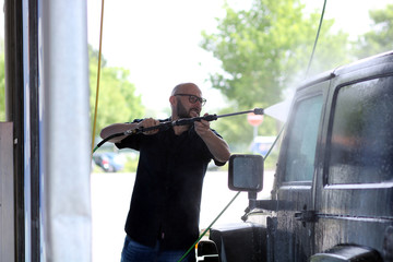 Auto mit der Lanze Waschen © Peter Atkins