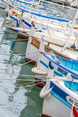 alignement de petits pointus, port de Cassis, Marseille, France 