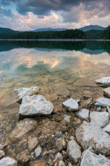 Morgen am Eibsee in den Alpen