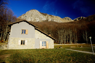 rifugio alpino isera orecchiella turismo parco nazionale appennino tosco emiliano lucca toscana