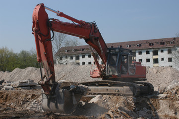 Fototapeta premium Hausabbruch mit einem Bagger