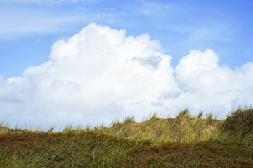 Obraz premium Clouds and dune panorama on the island 