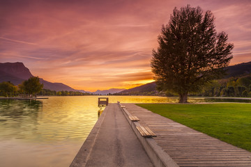 Coucher de soleil sur le plan d'eau d'Embrun - Sunset on the Embrun's Lake