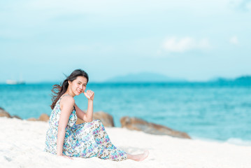 Fototapeta na wymiar Asian woman enjoying a day at the beach
