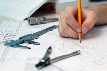Sketching on the Mechanical engineer's  desktop