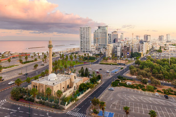 Fototapeta premium The beautiful city of Tel Aviv, Israel at dawn, beautiful against the Mediterranean