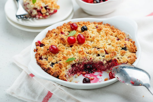 Crumble with fresh berries.
