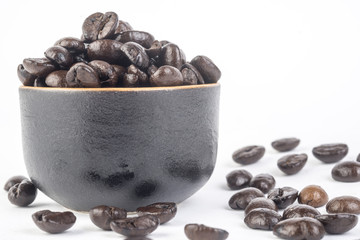 chicchi di caffè nella tazzina