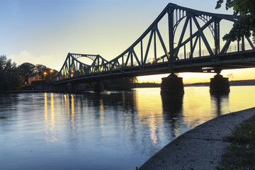Die Glienicke Brücke zwischen Potsdam und Berlin