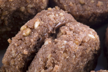 Biscotti con cioccolata e nocciole