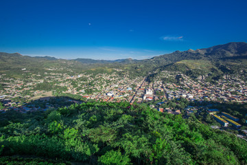 Fototapeta na wymiar beautiful view of the city of Matagalpa and the blue sky