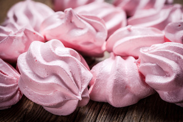 Obraz na płótnie Canvas Pink meringue cookies.