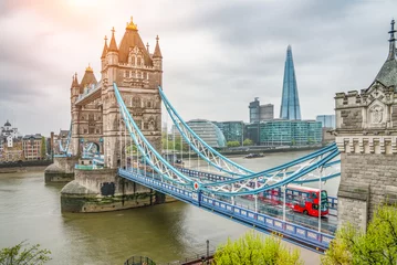 Foto op Plexiglas De London Tower Bridge op regenachtige dag © AA+W