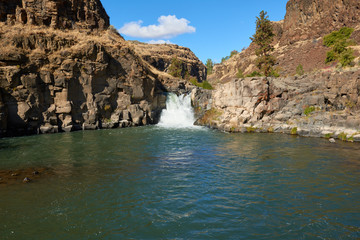 Fototapeta na wymiar Waterfall at White River in canyon in Eastern Oregon USA Pacific Northwest.