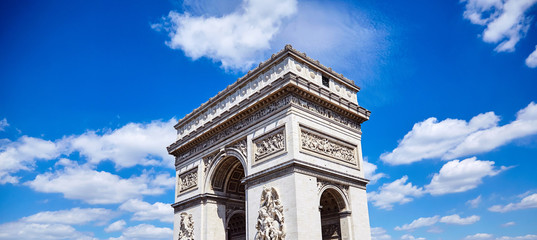 Fototapeta premium Arc de Triomphe (Triumphal Arch) in Champs Elysees, Paris, France.