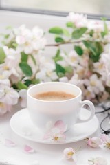 Obraz na płótnie Canvas cup of morning coffee with flowers