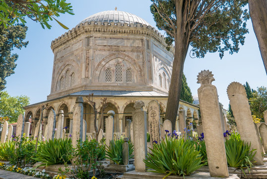 Graveyard and tomb next to suleymaniye mosque