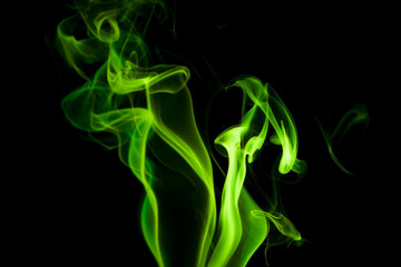 Obraz premium Green smoke on black background