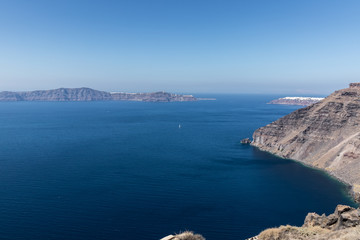 Fototapeta na wymiar view of Santorini caldera in Greece from the coast