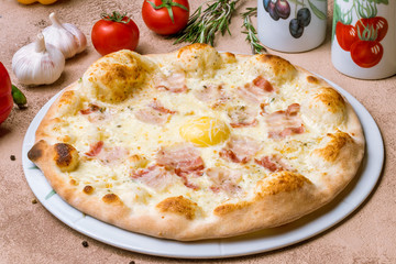 Carbonara pizza with bacon