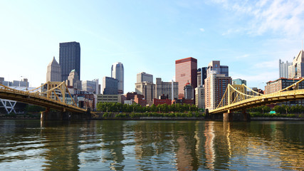 Fototapeta na wymiar Pittsburgh, Pennsylvania between two bridges
