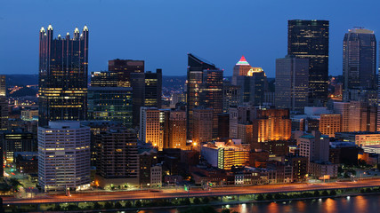 Pittsburgh, Pennsylvania skyline at dusk