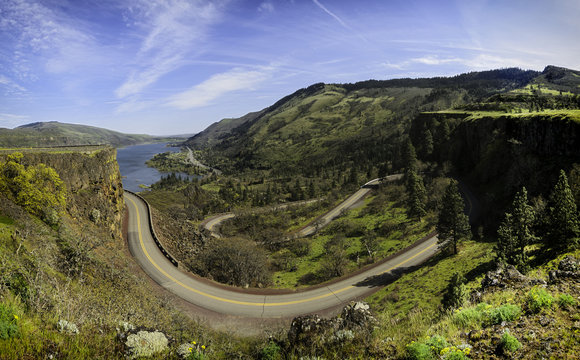 The Rowena Curves from near the McCall Point Trail on the Oregon side of the Columbia River.