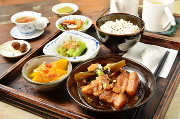 A set menu  stew pork with salad, rice and soup .