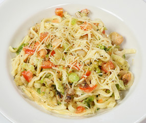 Pasta with champignons (tomatoes, spinach, mushrooms, olive oil, parmesan cheese)