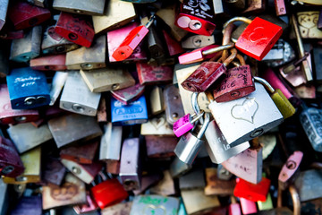 Fototapeta premium Love lock bridge (Hohenzollernbrucke Bridge), Cologne, Germany