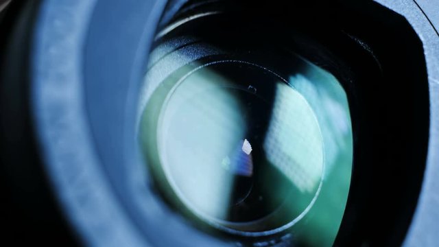 Close the camera lens with the diaphragm shutter blade 4K
