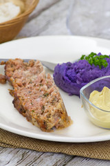 pain de viande et purée violette
