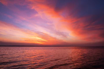 Crédence de cuisine en verre imprimé Mer / coucher de soleil Magic orange and red sunset over sea. Sunrise over Beach