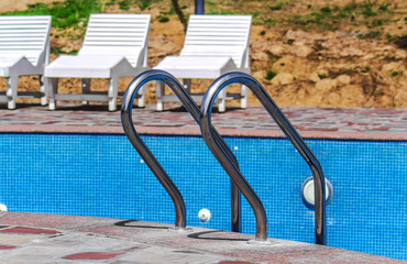 Swimming pool without water
