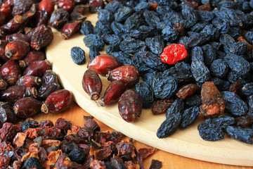 Raisin and rose hips