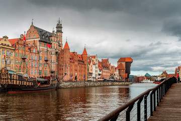 Grue de Gdansk sur la rivière Motlawa